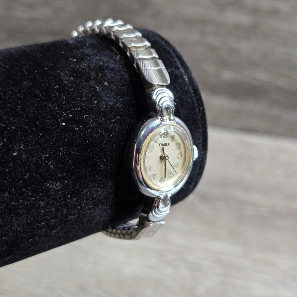 Timex Womens Vintage Silver Tone Oval‎ Face Expansion Band Watch J5 Quartz Parts
